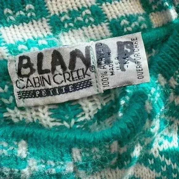 Cabin Creek Green/ white poinsettias pattern crew neck style sweater. - Picture 11 of 12